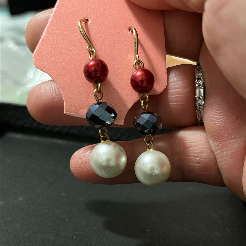 Elegant Red And Black Bead Pearl Earrings